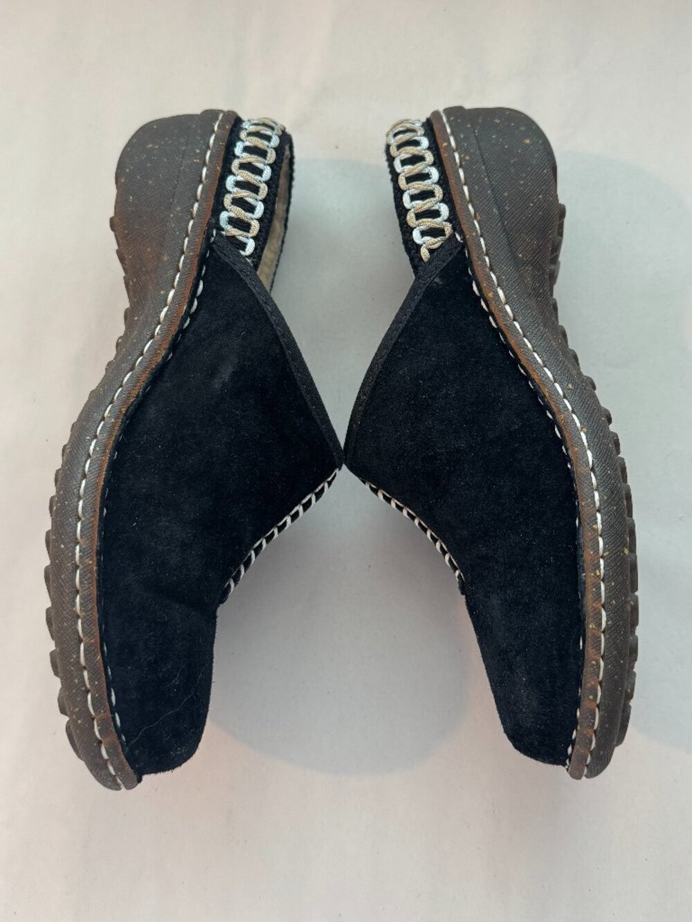 UGG Australia Slippers Women's Size 6 Black F8007D Leather & Genuine Sheepskin - Picture 10 of 13